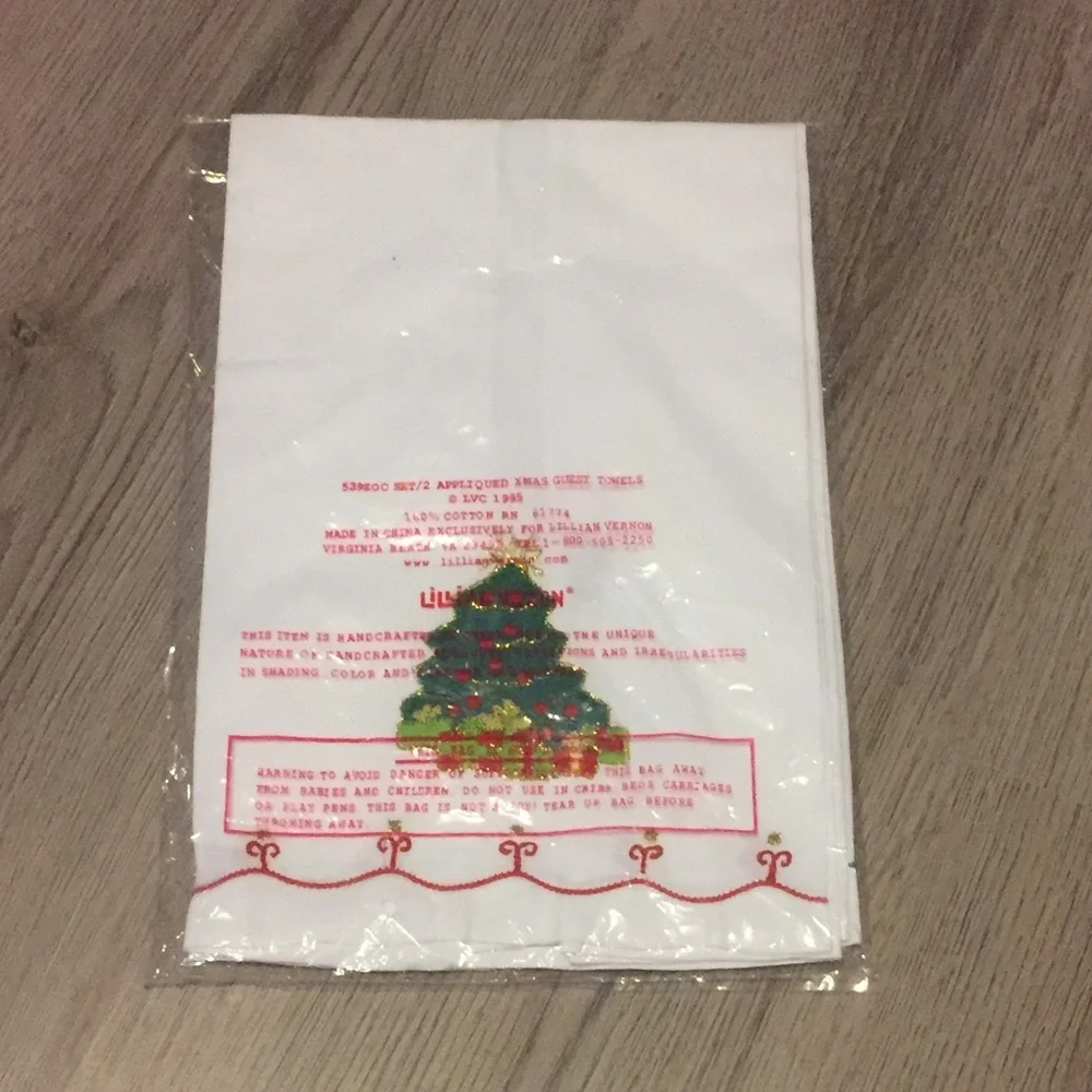 NWOT Set of Two Christmas Hand towels